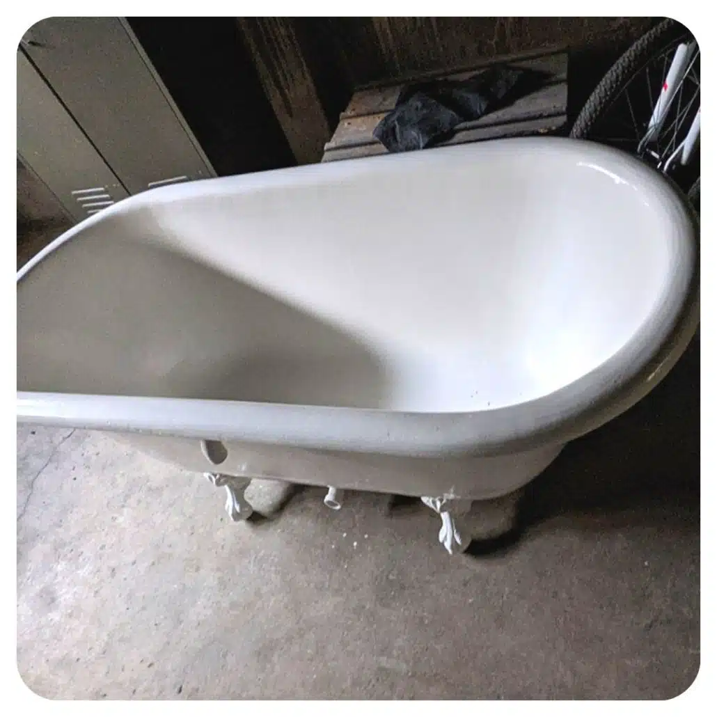 Baignoire ancienne en rénovation