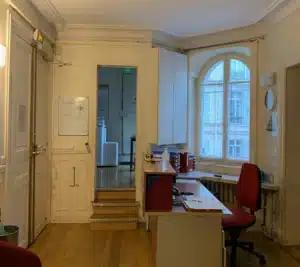 Accueil et circulation côté cour avant travaux