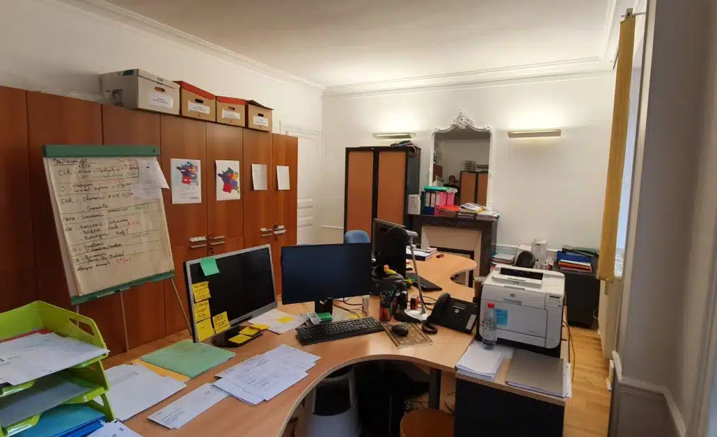 Bureau côté cour avant travaux